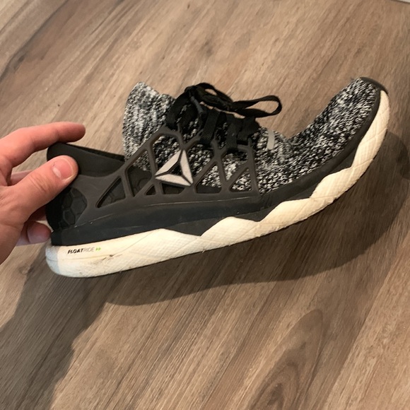 Used Reebok running shoes - Picture 2 of 3